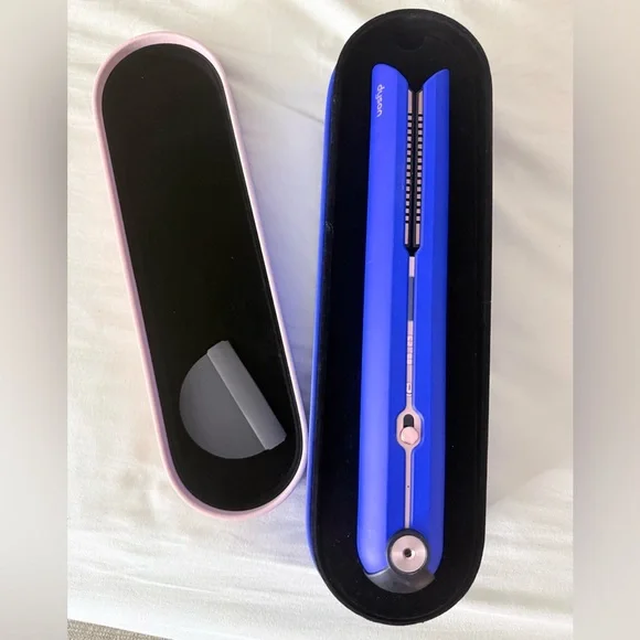 Dyson - Corrale Hair Straightener - Ultra blue/Blush pink
MAKE ME AN OFFER - Picture 4 of 7